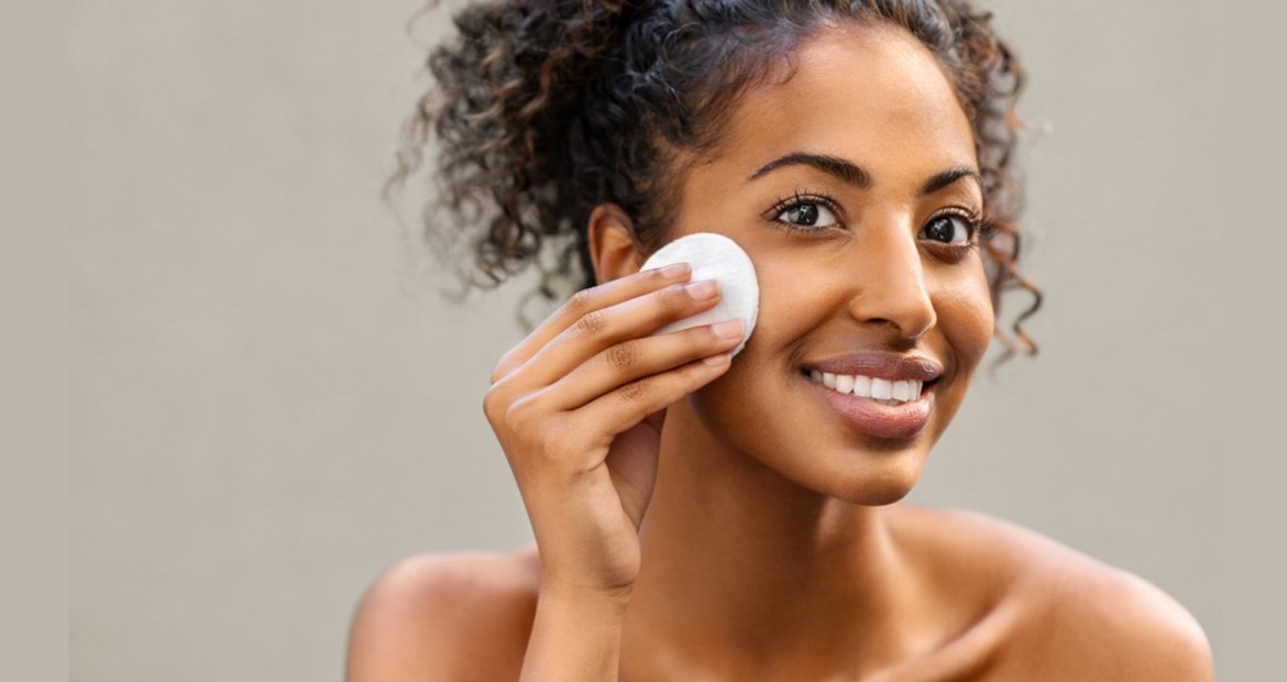 Como usar água micelar